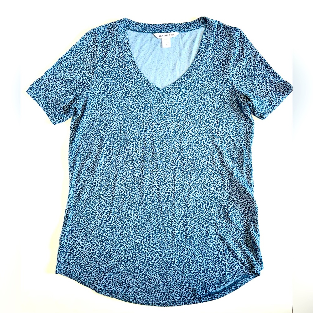 Athleta Breezy Scoop V Neck T-Shirt Blue Leopard Print Short Sleeve Size Small